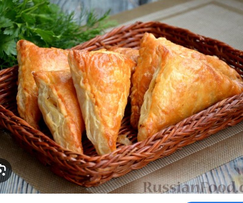 Слойка ( вишня, яблуко, мʼясо, сир)